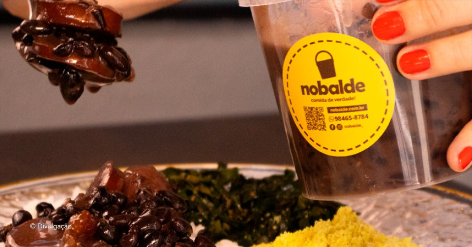 No Balde: a feijoada que comeou no balde e virou sucesso em Manaus celebra dez anos